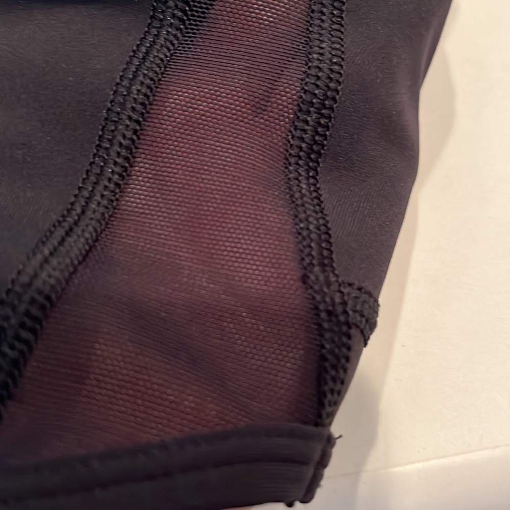 Lululemon women’s crop leggings - Picture 5 of 10